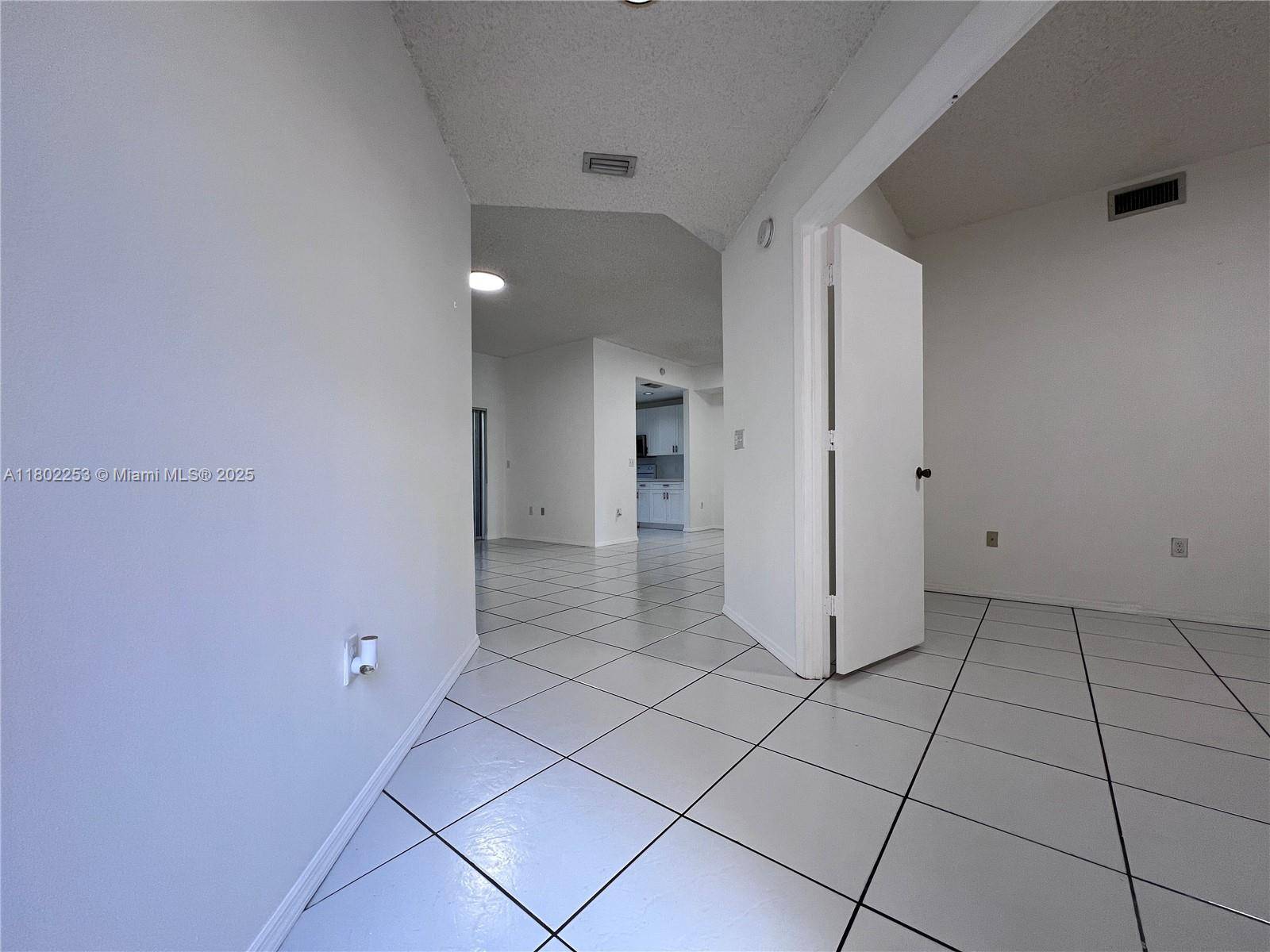 Weston, FL 33326,16322 Malibu Dr #11