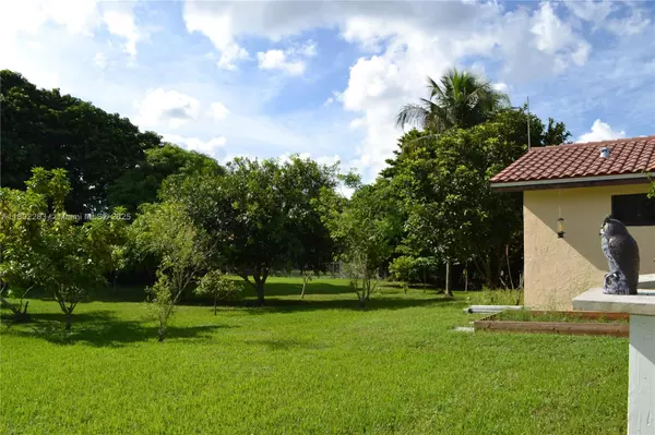 Southwest Ranches, FL 33332,5425 SW 190th Ave #1