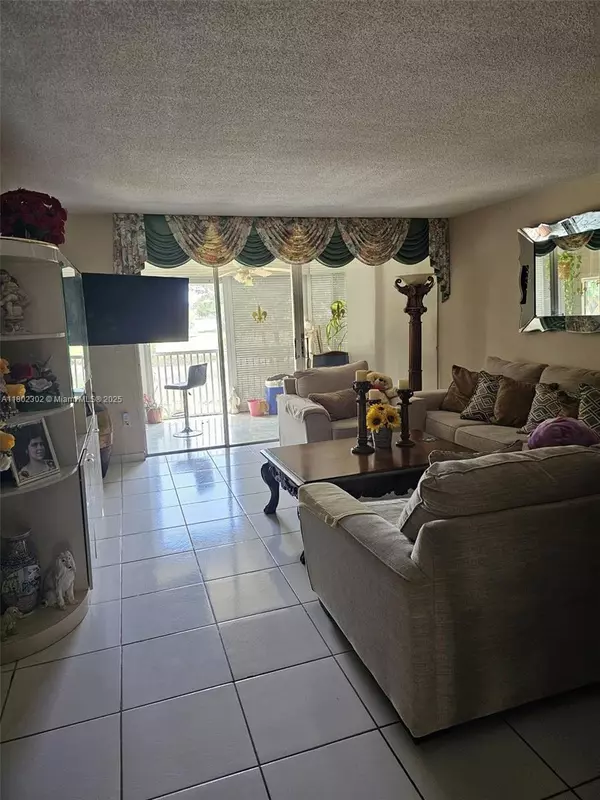 Miami, FL 33179,1670 NE 191st St #109-3