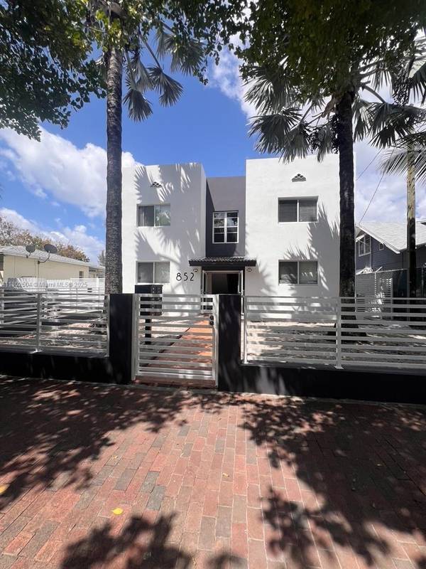 Miami, FL 33135,852 SW 13th Ave