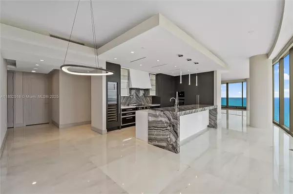 Sunny Isles Beach, FL 33160,17901 Collins Ave #2404