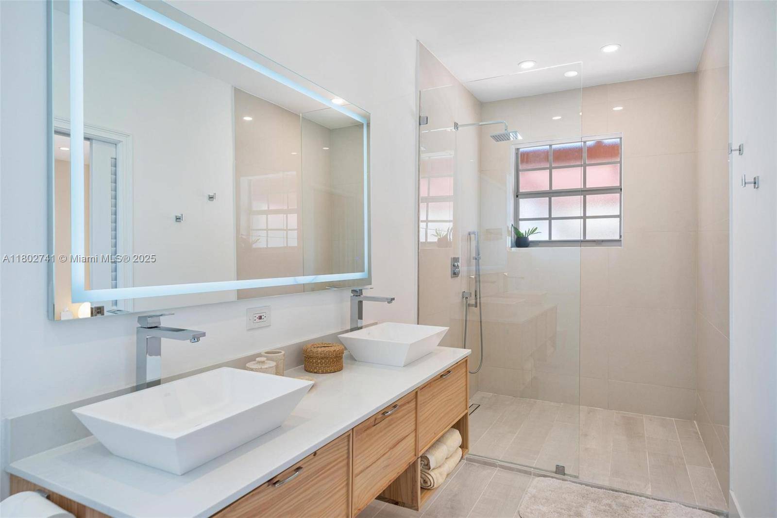 Miami, FL 33133,3223 Virginia St #3223