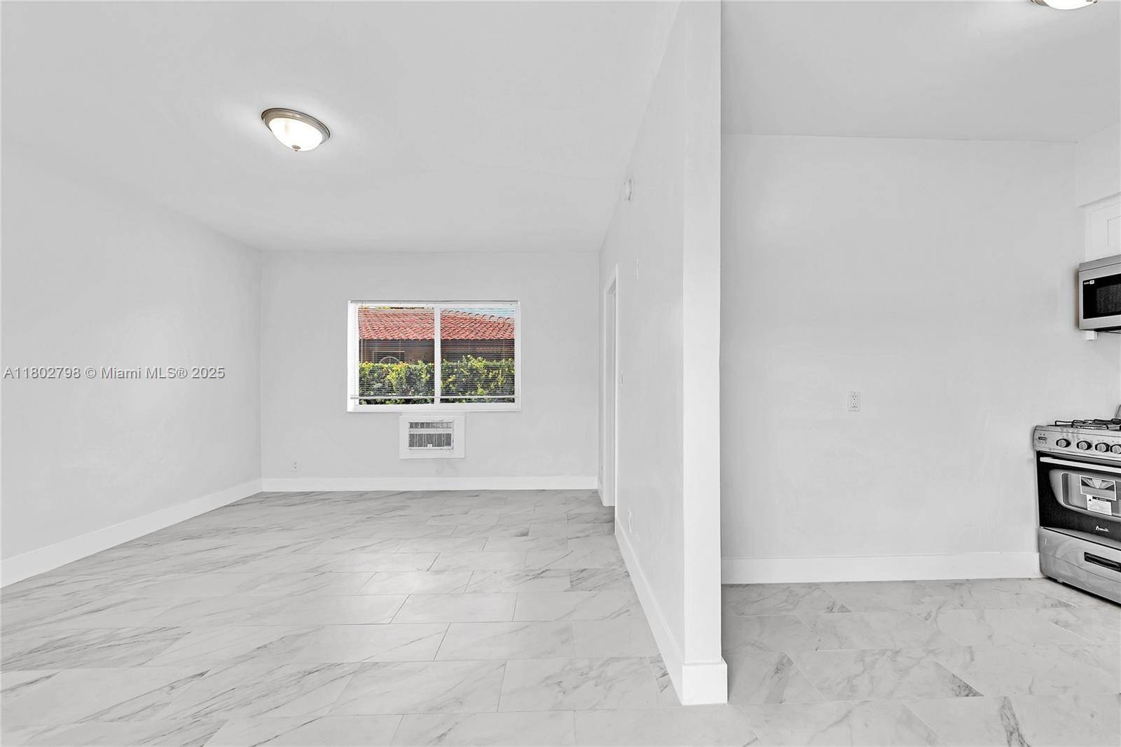 Hollywood, FL 33020,1839 Funston St #2