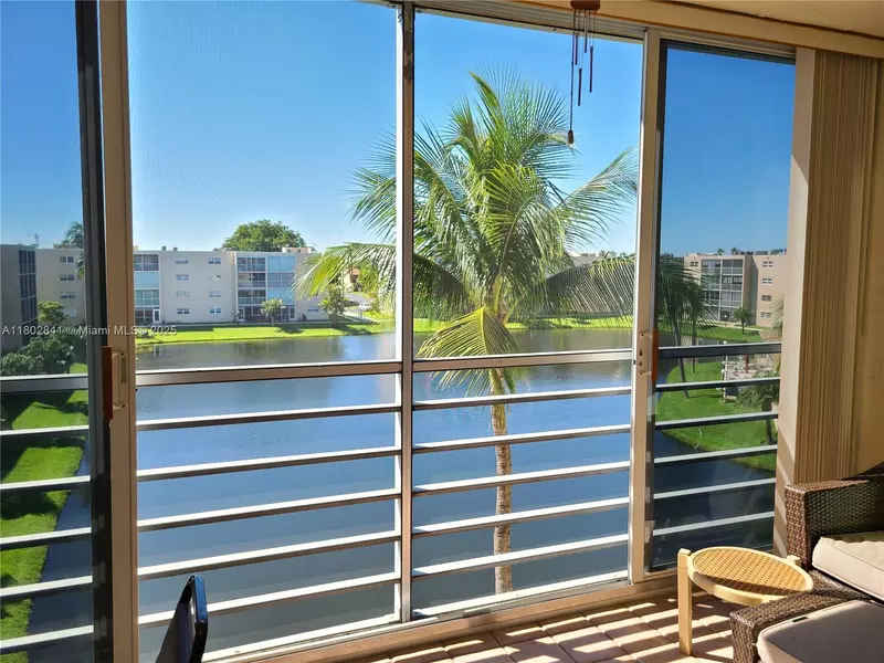 424 SE 10th St #405, Dania Beach, FL 33004