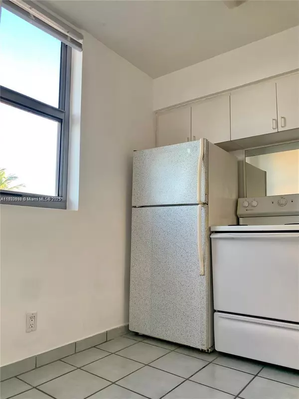 Surfside, FL 33154,9225 Collins Ave #307