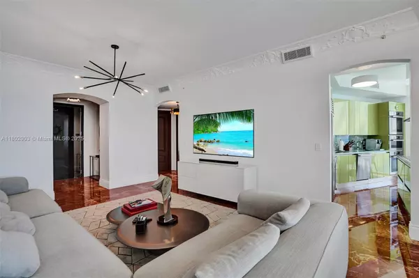 Sunny Isles Beach, FL 33160,18201 Collins Ave #3809