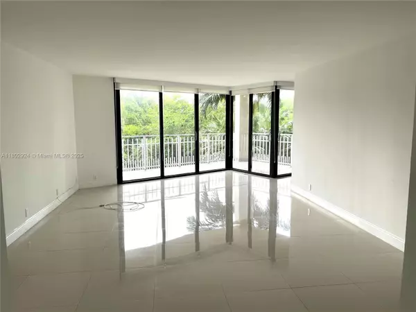 2000 Towerside Ter #407, Miami, FL 33138