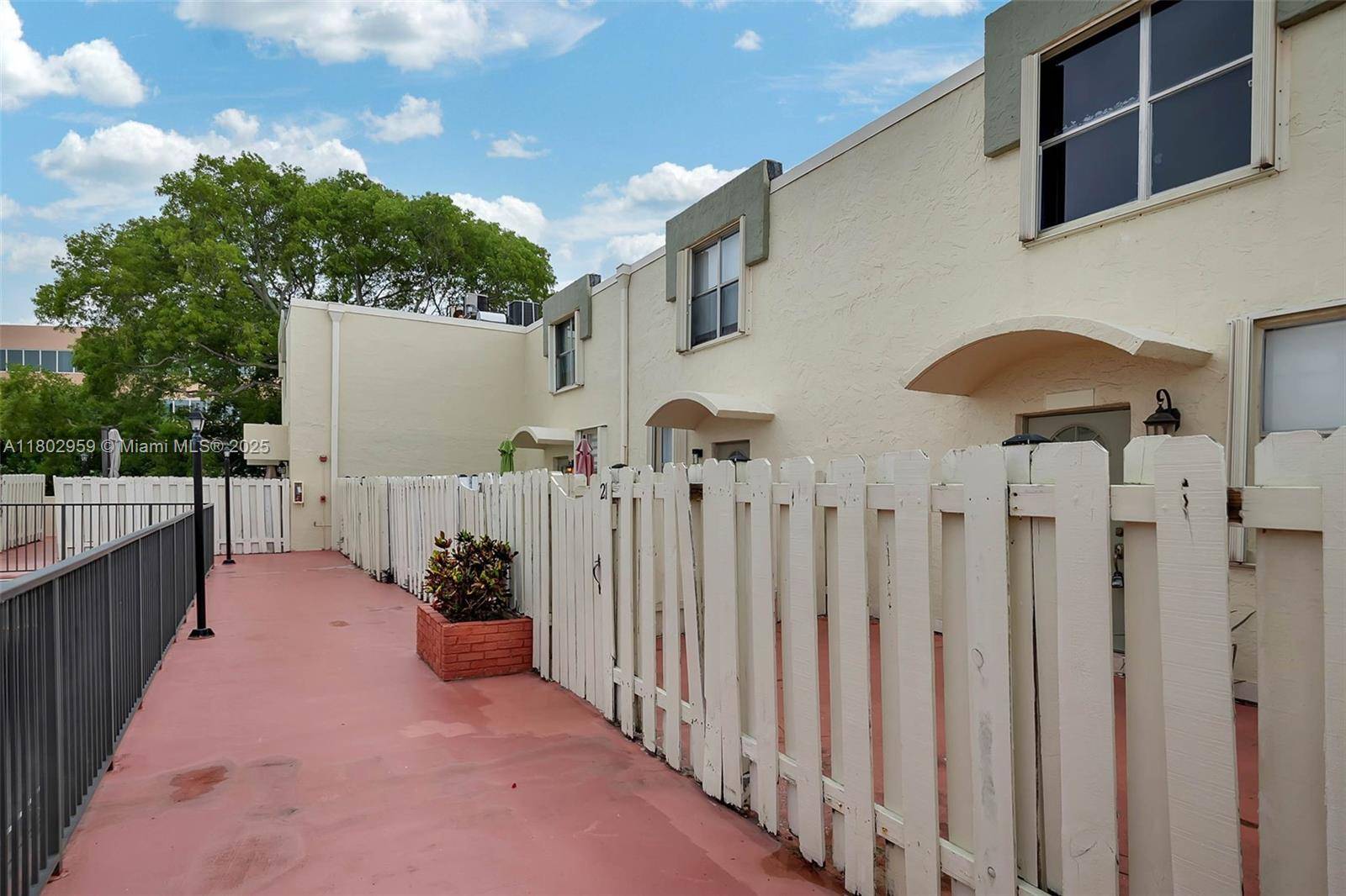 Miami, FL 33181,1655 NE 115th St #21B