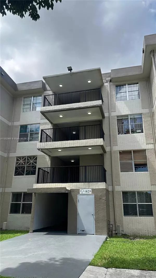 1825 W 56th St #410, Hialeah, FL 33012