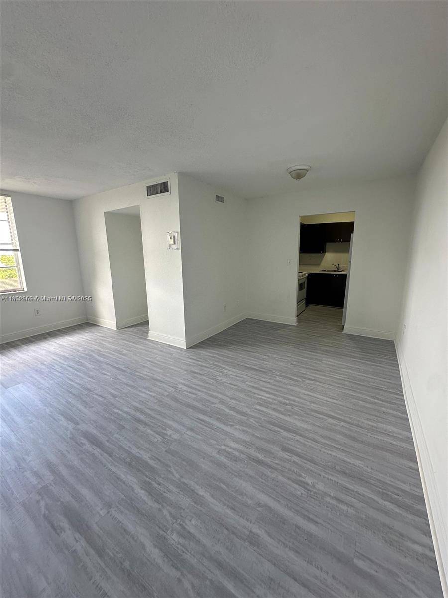Hialeah, FL 33012,1825 W 56th St #410