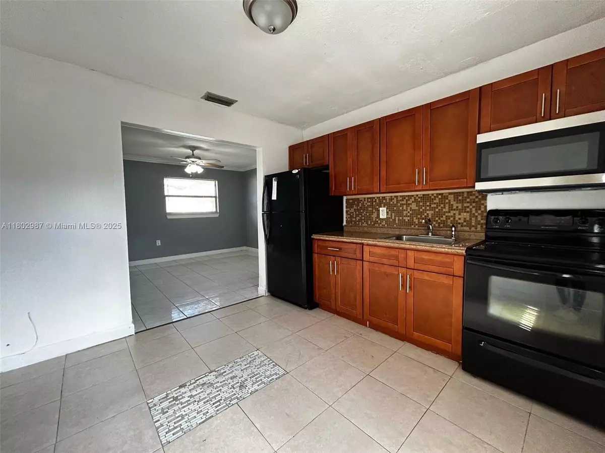Fort Lauderdale, FL 33311,2401 NW 15th St #1