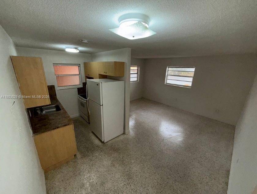 Hialeah, FL 33010,735 W 15th St #9