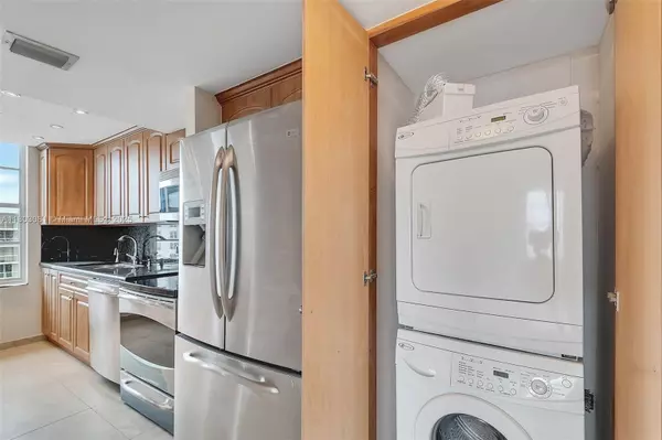Sunny Isles Beach, FL 33160,231 174th St #2312