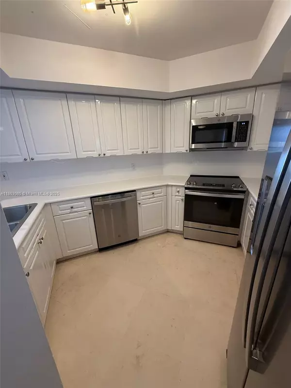 Miami Beach, FL 33139,1900 Sunset Harbour Dr #2411
