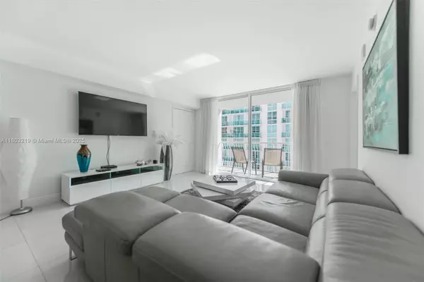 Miami, FL 33131,1200 Brickell Bay Dr #2315