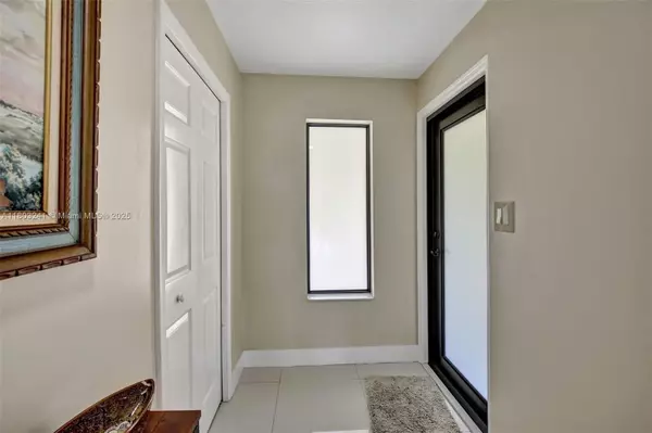 Weston, FL 33326,16287 Laurel Dr #3