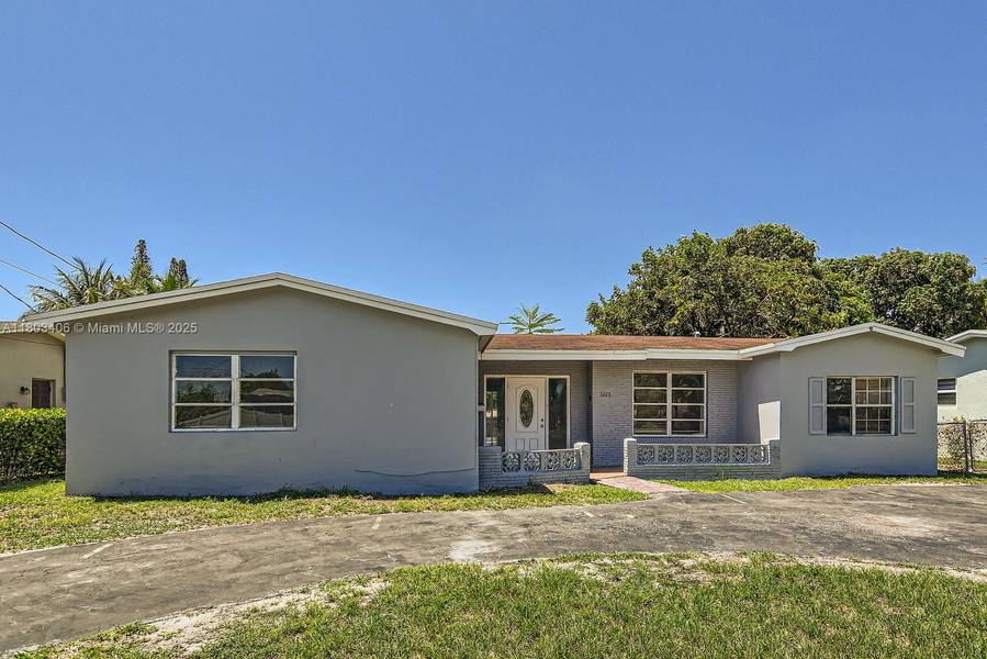 3226 NW 41st St, Lauderdale Lakes, FL 33309