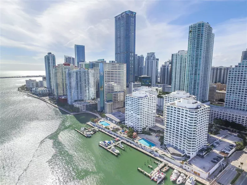 905 Brickell Bay Dr #1030, Miami, FL 33131