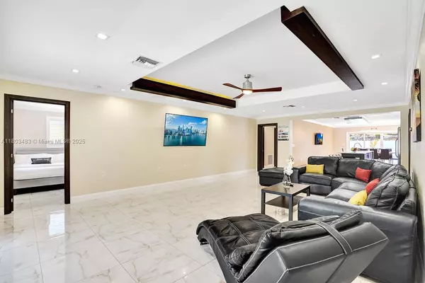 Hollywood, FL 33019,1318 Washington St