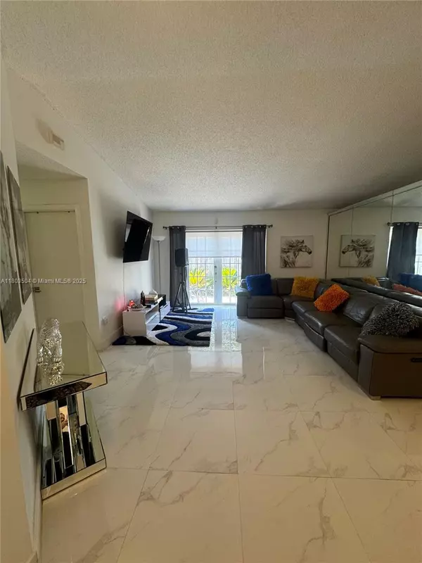 Hialeah, FL 33015,19321 NW 83rd Ave