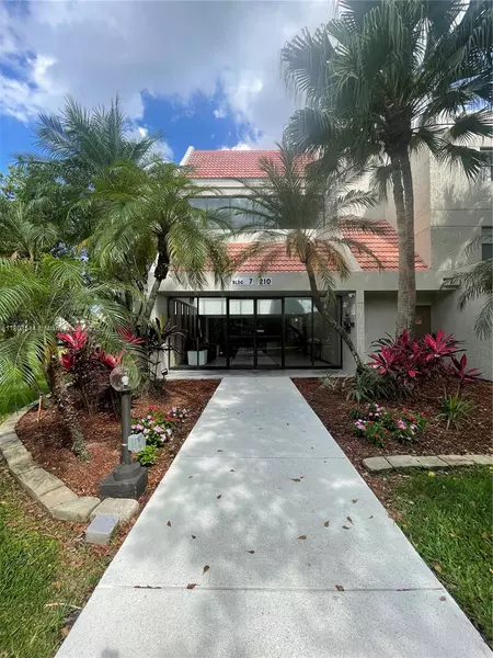210 Lakeview Dr #109, Weston, FL 33326