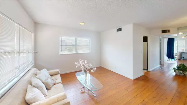 Sunrise, FL 33322,9121 Sunrise Lakes Blvd #201