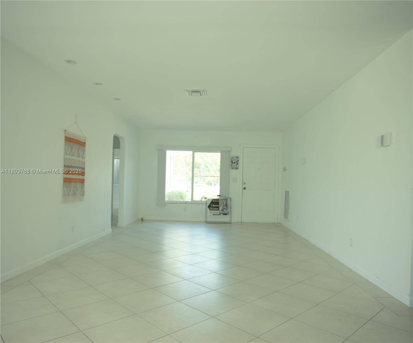Surfside, FL 33154,8851 Byron ave