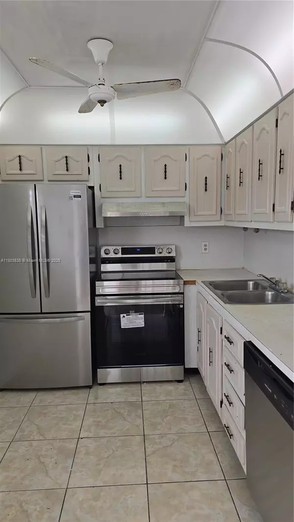 Boynton Beach, FL 33435,2520 NE 1st Ct #406