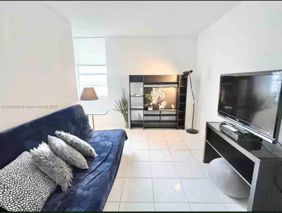 Miami Beach, FL 33139,100 Lincoln Rd #1216