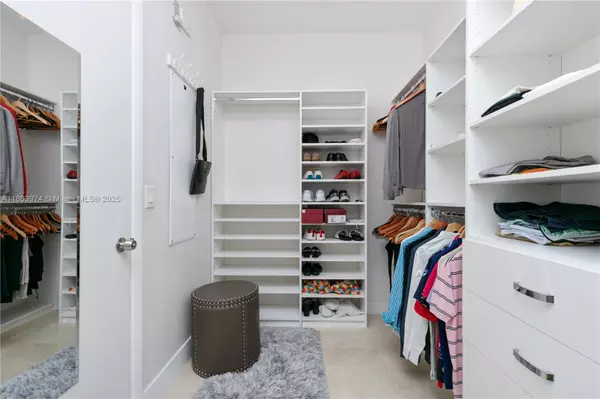 Sunny Isles Beach, FL 33160,17121 Collins Ave #2905