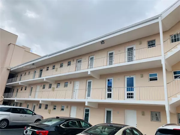 Lauderdale By The Sea, FL 33062,1481 S Ocean Blvd #211E