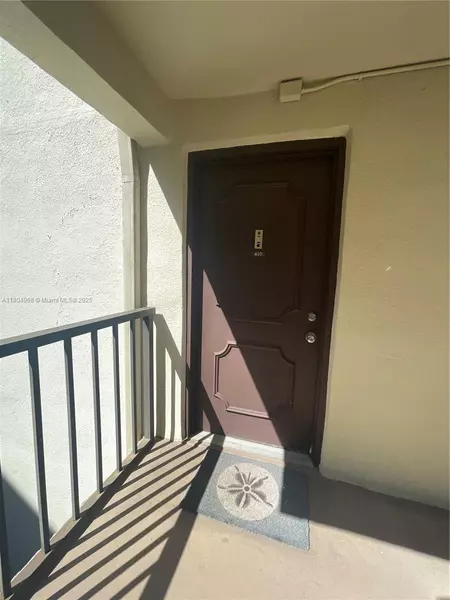2312 S Cypress Bend Dr #410, Pompano Beach, FL 33069