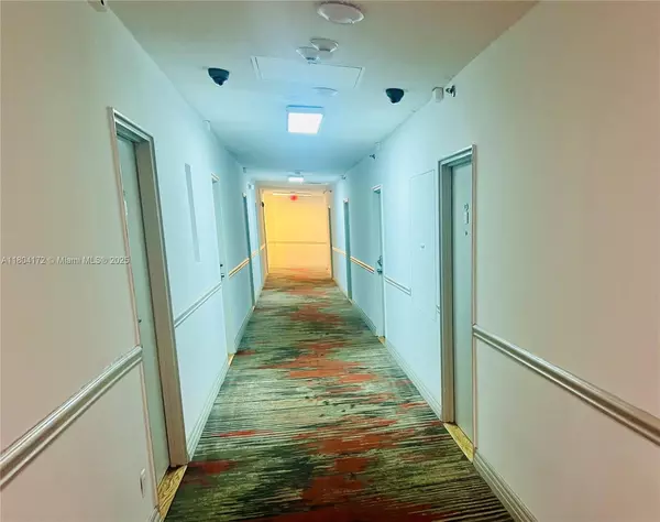 Miami Beach, FL 33141,6345 Collins Ave #818