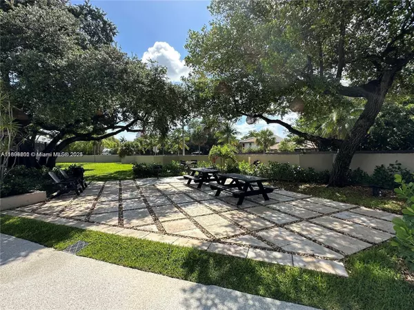 Miami, FL 33179,601 Ives Dairy Rd #401-8