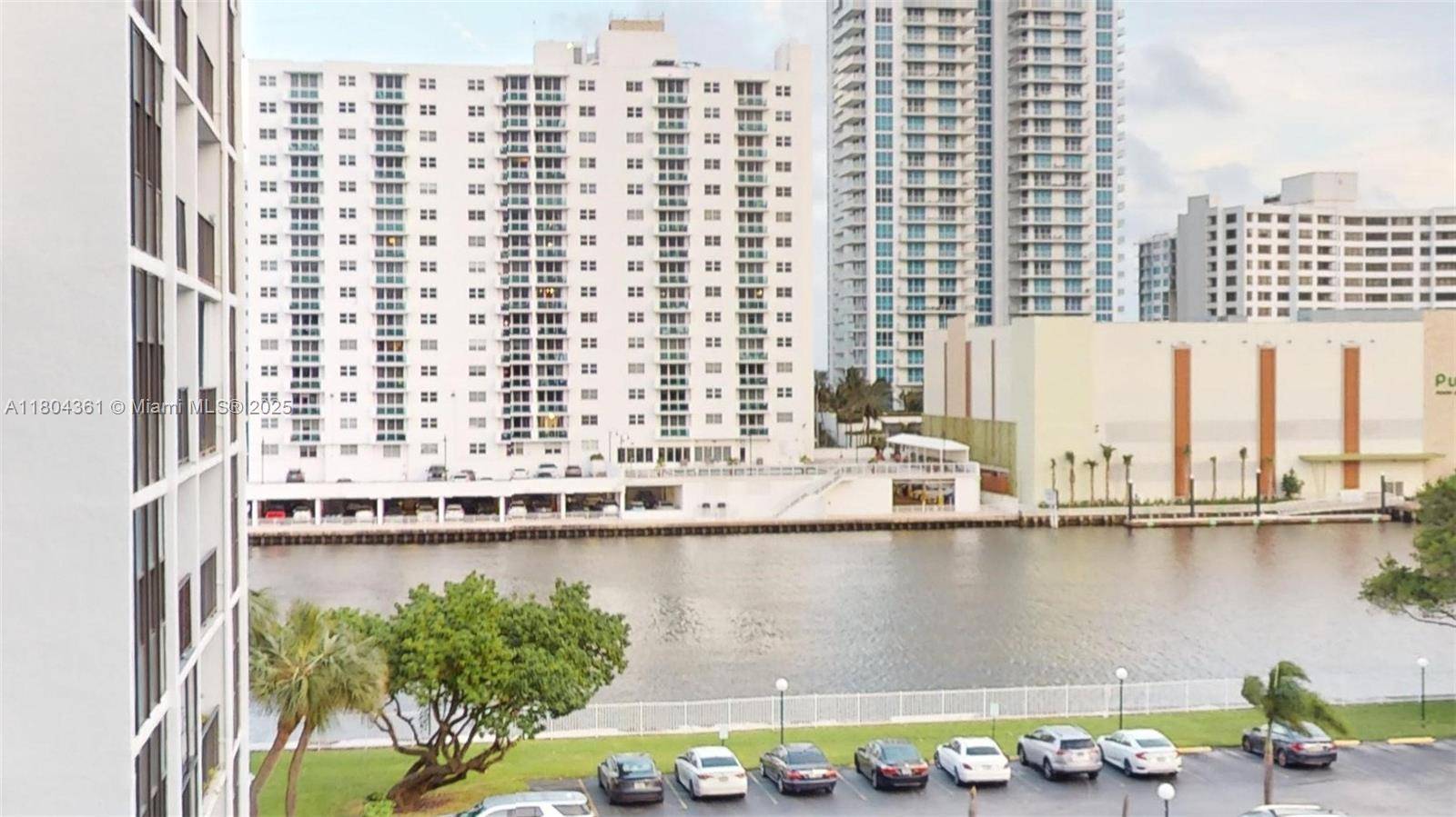 Hallandale Beach, FL 33009,800 Parkview Dr #622