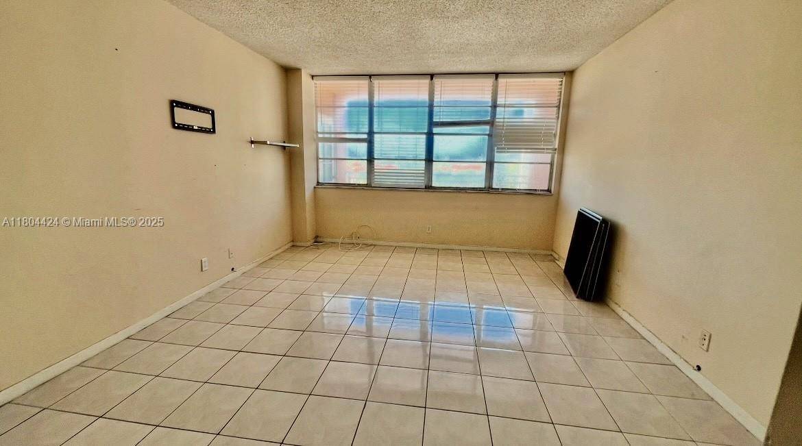 North Miami Beach, FL 33162,2025 NE 164th St #506