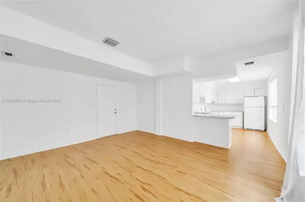 Miami Beach, FL 33139,1051 Meridian Ave #1D