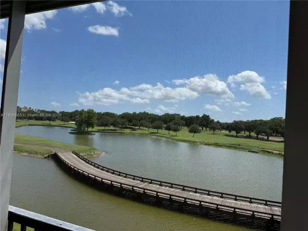 Davie, FL 33328,3001 W Rolling Hills Cir #305