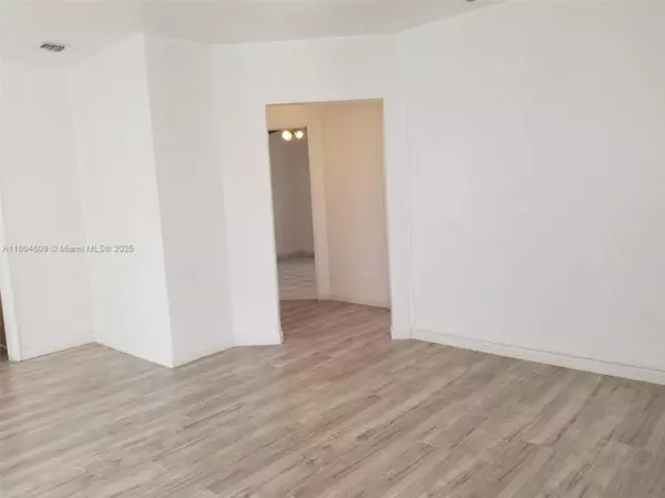 North Miami, FL 33161,1215 NE 127th St