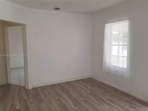 North Miami, FL 33161,1215 NE 127th St