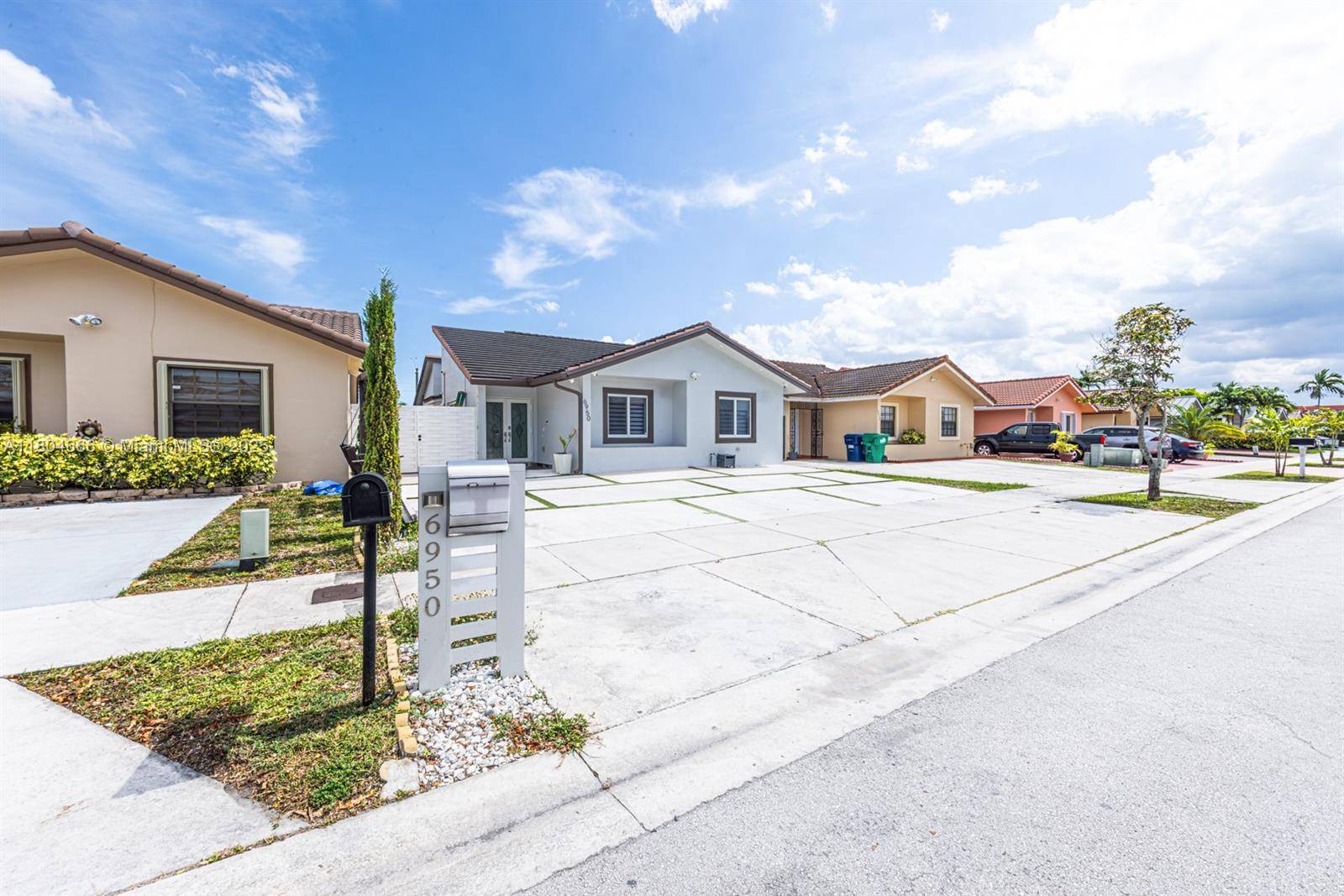 Hialeah, FL 33015,6950 NW 168th St