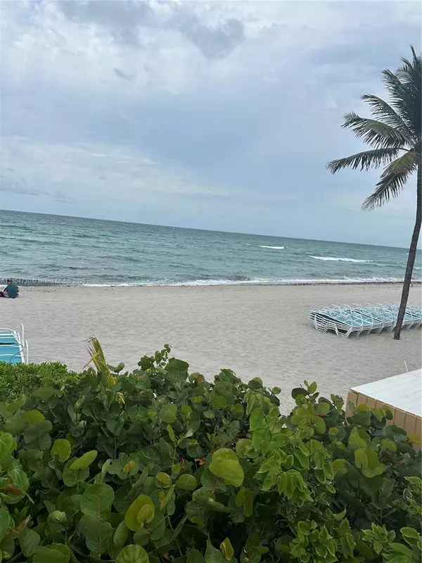 Hollywood, FL 33019,2501 S Ocean Dr #1228