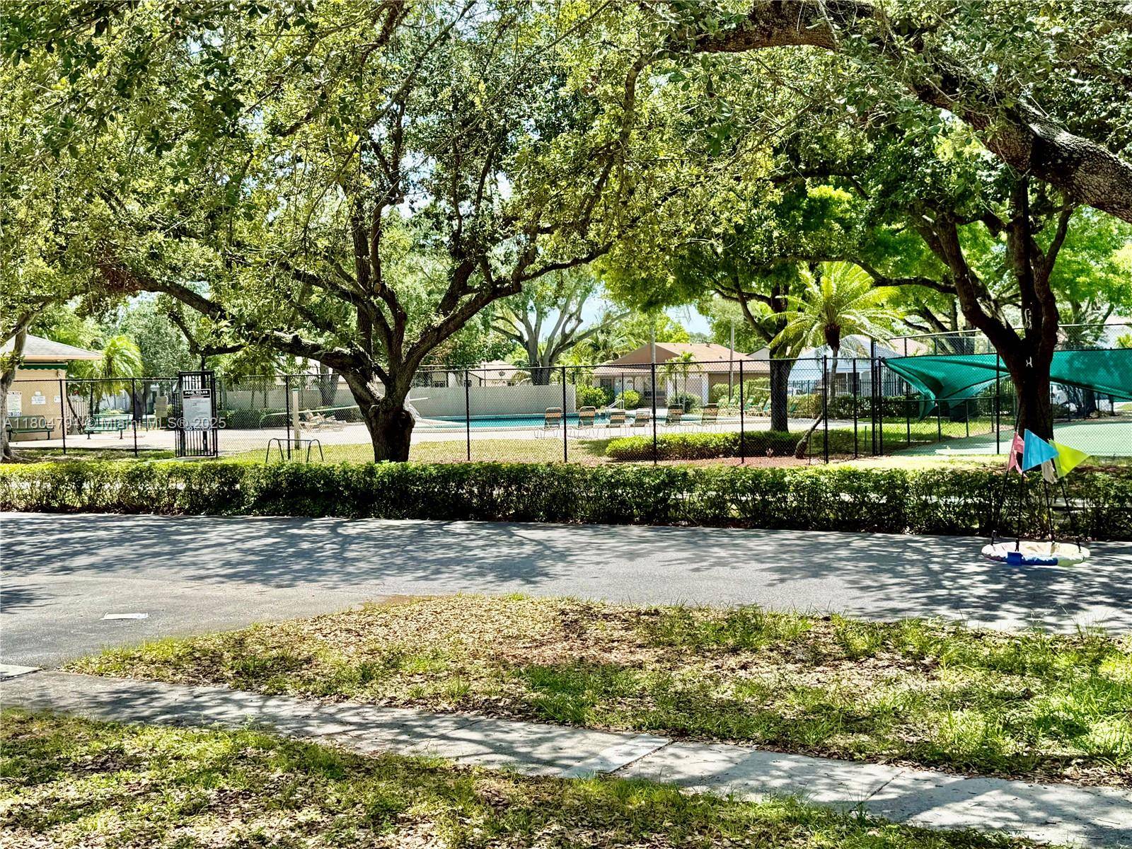 Pembroke Pines, FL 33025
