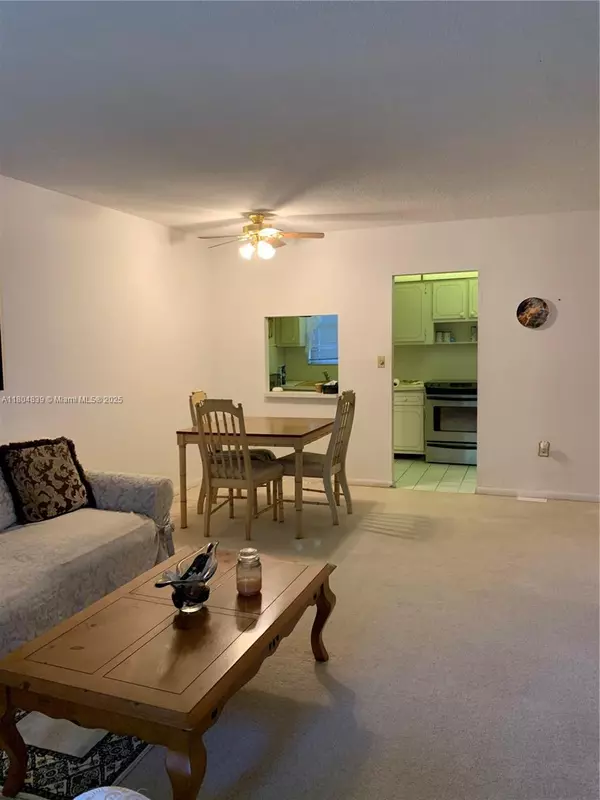 Miami, FL 33179,1700 NE 191 St #101