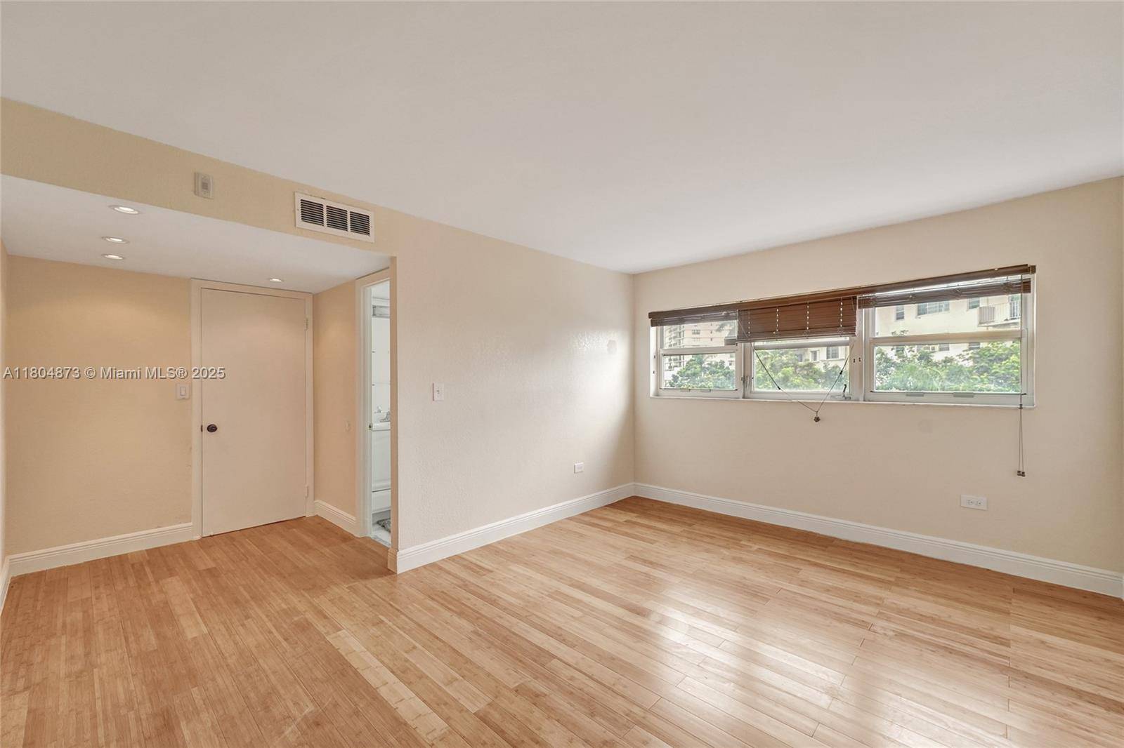 Miami Beach, FL 33139,1881 Washington Ave #4E