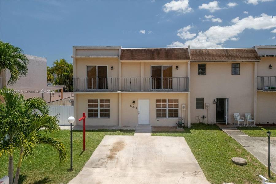 11253 SW 33rd Cir Pl, Miami, FL 33165