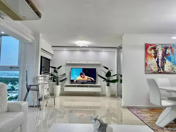 San Juan, PR 00979,4429 Isla Verde #1002