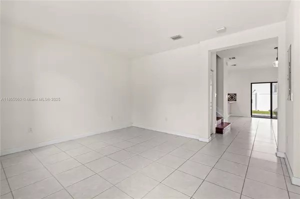 Hialeah, FL 33018,10611 W 33rd Ct
