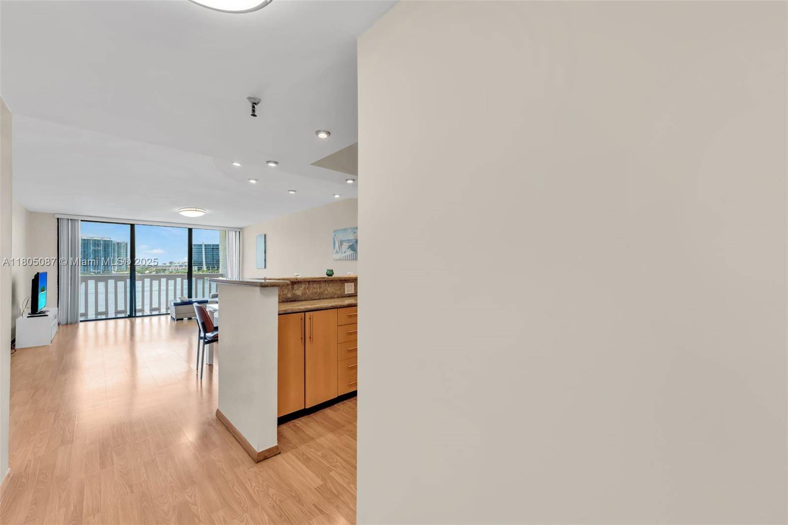 Sunny Isles Beach, FL 33160,17900 N Bay Rd #603