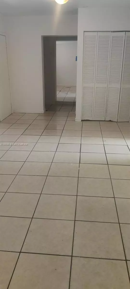 North Miami, FL 33161,13700 NE 6th Ave #109